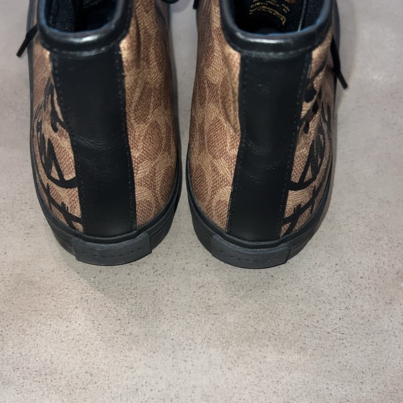 😎 Coach x Guang Yu - Picture 5 of 6